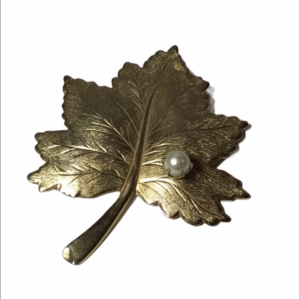 Vintage Gold Maple Leaf W/ Pearl Accent Brooch